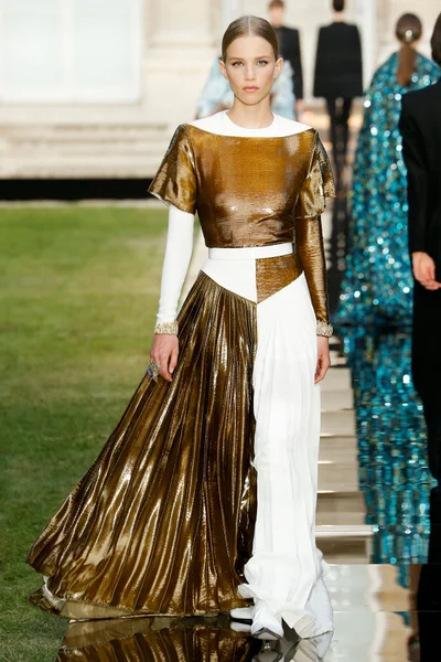 Look 22